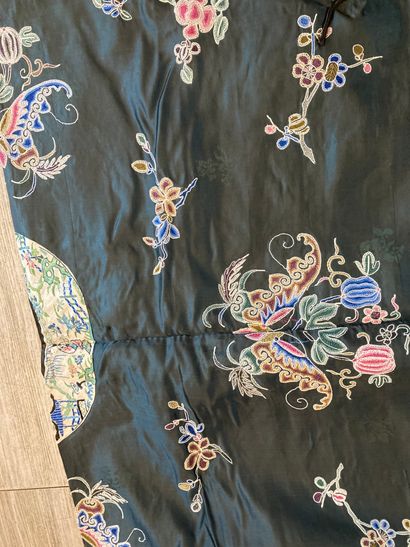 CHINE - XIXe siècle. Veste en soie noire...