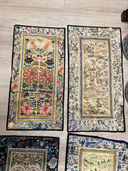 CHINE - XIXe siècle. Ensemble de quatre paires...