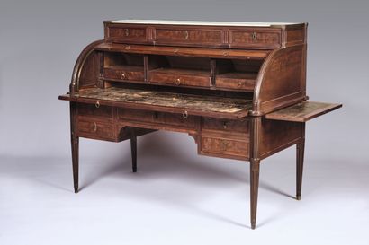 Bureau cylindre en acajou et placage d'acajou...