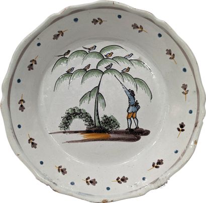 Nevers, XVIIIe siècle. Assiette en faïence...