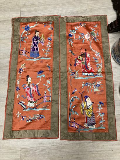 CHINE - XXe siècle. Ensemble de quatre pièces...