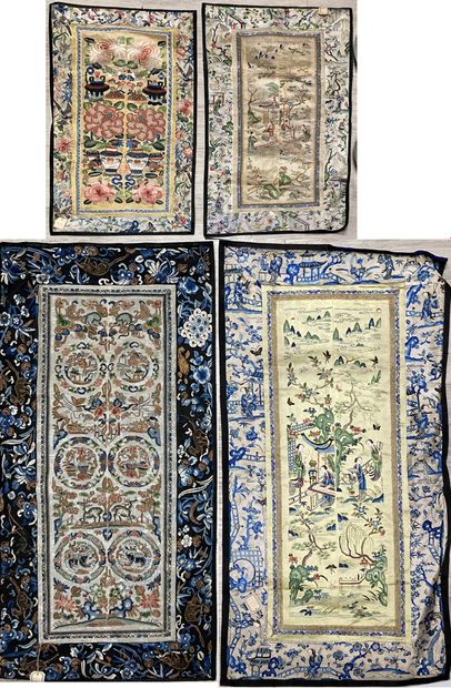 CHINE - XIXe siècle. Ensemble de quatre paires...