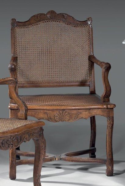 Fauteuil canné en bois naturel, à dossier...