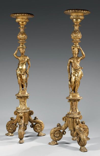 Paire de guéridons porte-torchère en bois...