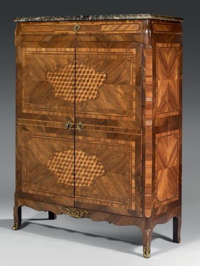 Armoire à hauteur d'appui en bois de placage,...