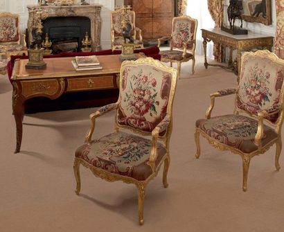 Important mobilier de salon en bois redoré,...