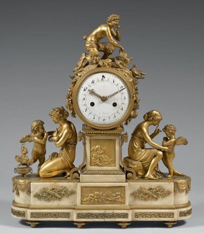 Pendule en marbre blanc et bronze doré, le...