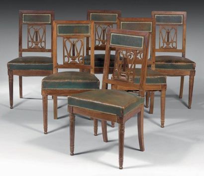Suite de six chaises en acajou à dossier...