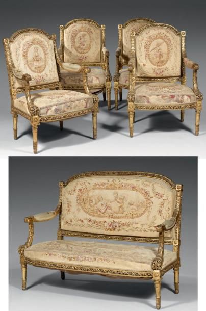 Mobilier de salon en bois doré à dossier...