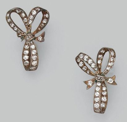 Paire de boucles d'oreilles en or jaune et...