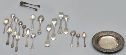 Lot en argent, composé de: deux fourchettes...