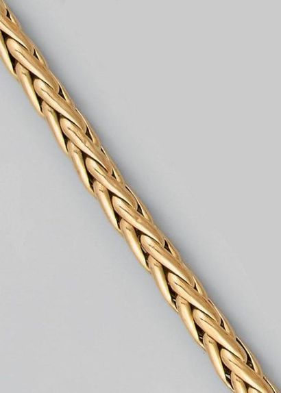 Bracelet souple en or à maille palmier. Accidents...