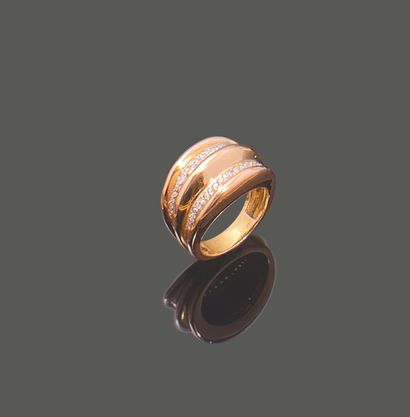 Bague en or jaune 18K (750), ornée de deux...