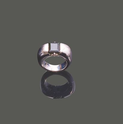 Bague jonc en or gris 18K (750), ornée d'une...