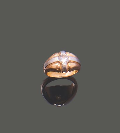 Bague demi-jonc en or jaune et or gris 18K...