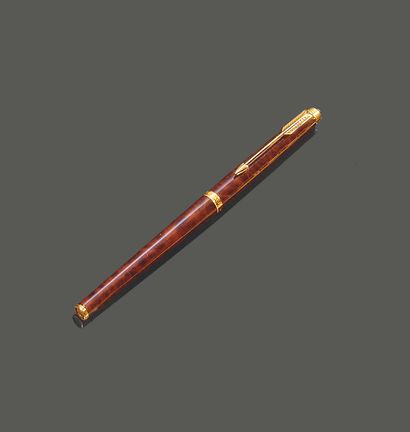 PARKER. Stylo en résine à l'imitation de...
