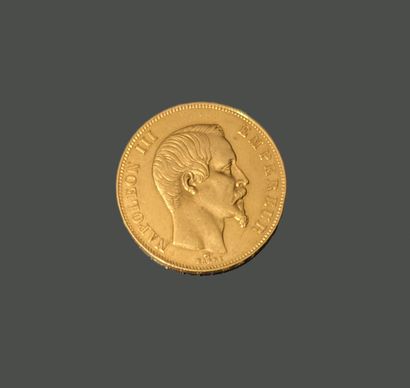 FRANCE. Pièce de cinquante francs en or jaune....