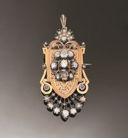 Pendentif pouvant former broche, en or jaune...