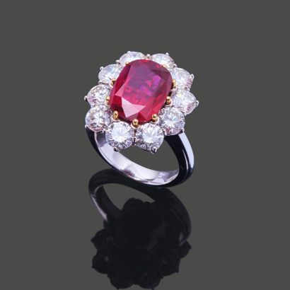 Ring in 18K (750) white gold, the removable...