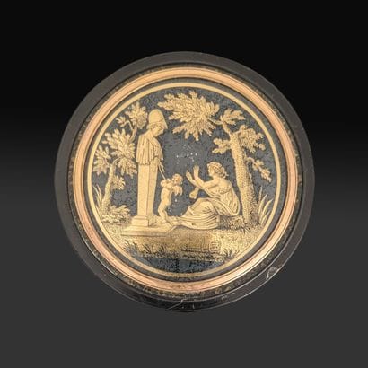 Round box in composition and tortoiseshell,...