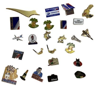 Vingt-six pin's dont dix-huit Air-France...