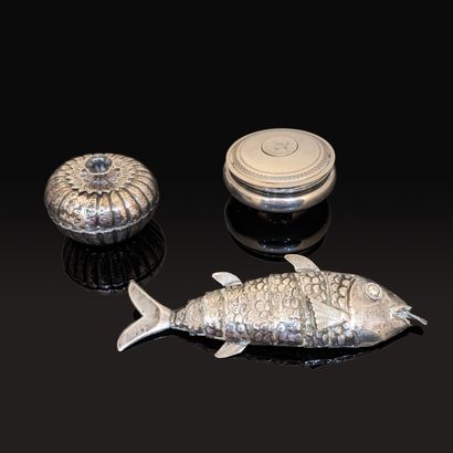 Silver set (800) : - small Chinese box in...
