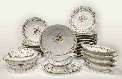 Porcelain dinner service with polychrome...