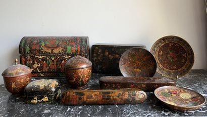Ensemble en papier mâché, Iran ou Inde :...