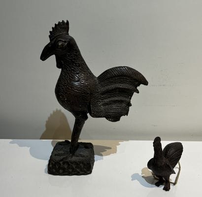 Coq en bronze patiné. Travail du Bénin. H....