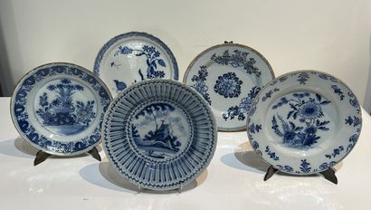Set of five Delft earthenware plates, decorated...