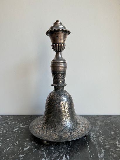 Inde. Ensemble en bidri : deux vases, une...