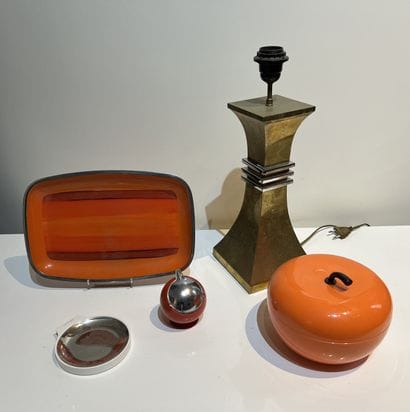 Lot : pied de lampe en laiton figurant un...