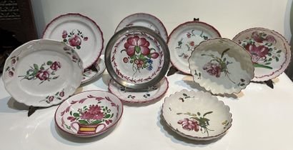 Eastern earthenware set with polychrome decoration...