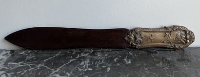 Coupe-papier en palissandre, le manche en...