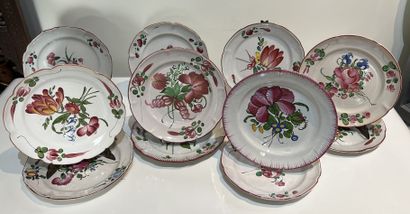 Set of twelve Eastern earthenware plates,...