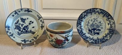 Small Chinese porcelain basin with polychrome...