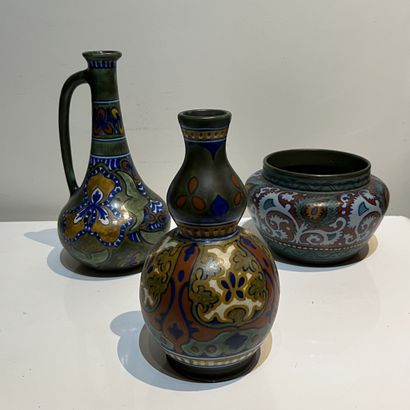 Set of Gouda ceramics: - baluster planter...