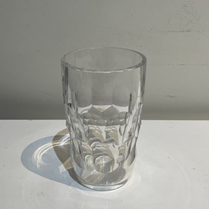 Cristallerie de BACCARAT. Crystal vase decorated...
