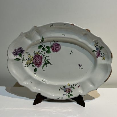 Strasbourg. Large oval dish with chatironné...