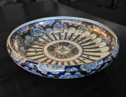 Large hollow porcelain bowl decorated in...