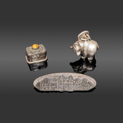 Silver (925 and 800): a bear charm, a miniature...