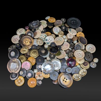 Set of mother-of-pearl, metal and blackened...