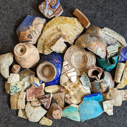 Set of archaeological and Islamic ceramic...