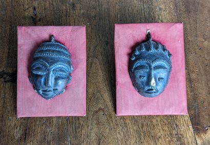 Two small African masks in bronze. H. 8.5...
