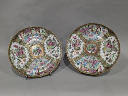 Important set of twenty plates and bowls...
