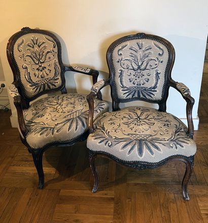 Pair of armchairs in natural wood, molded...