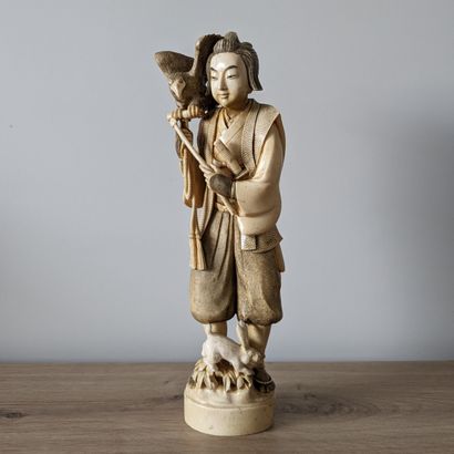 Grand okimono en ivoire marin du Japon représentant...