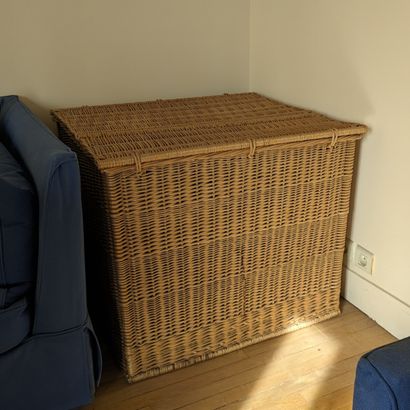 Large wickerwork trunk, top with two asymmetrical...