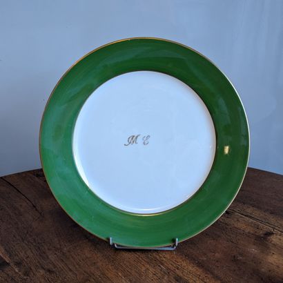 Suite of twelve porcelain dinner plates,...