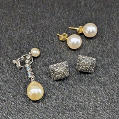 Small lot of costume jewelry: a pair of ear...